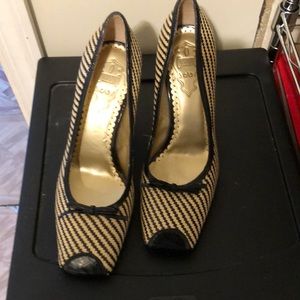 Q CONFIDENCE SHOES and matching bag